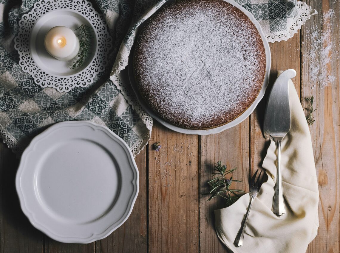 Sugared Chocolate & Ginger Sponge Cake